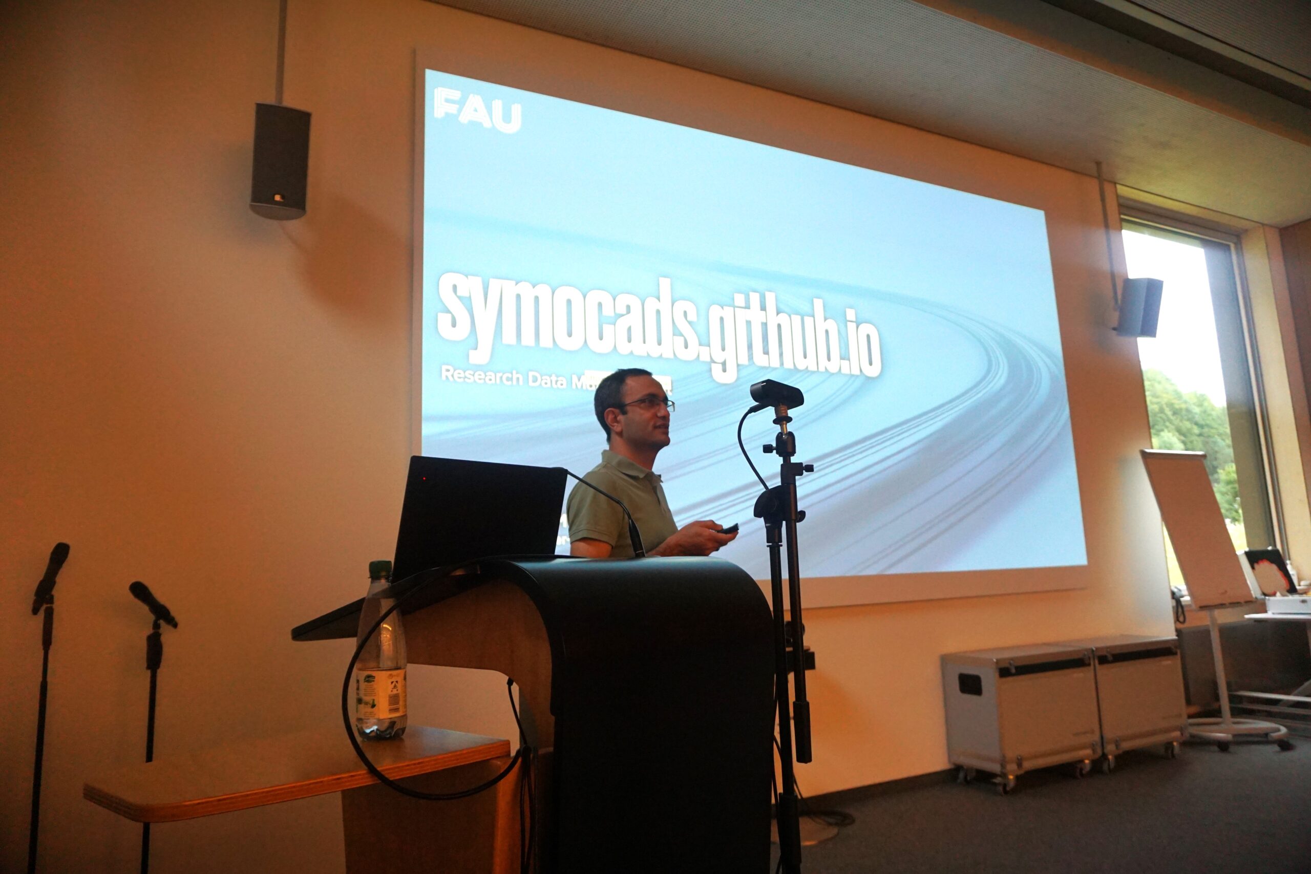 Vahid Jamali dirung the RDM presentation at the retreat