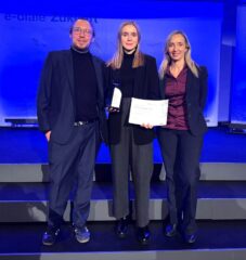 A picture of Teena to Dieck with Award Certificate with Maximilian Schäfer (left) and Kathrin Castiglione (right)