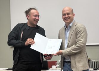 Maximilian Schäfer receives a member certificate from and Philipp Rothemund. "die Junge Akademia"