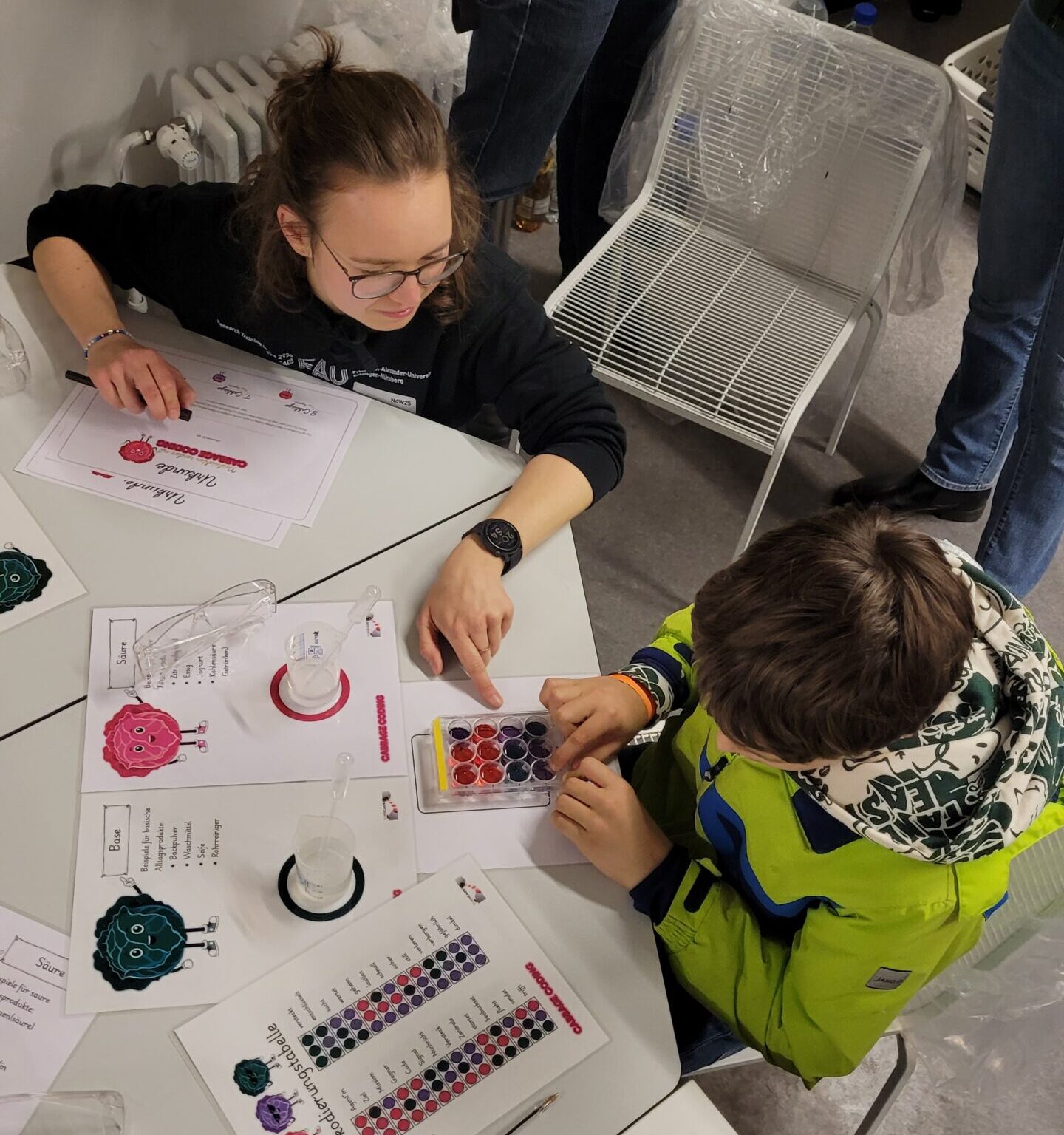 Lea with a kid dirung cabbage coding