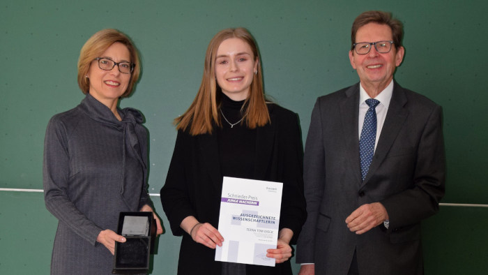 Teena tom Dieck receives Schnieder-Award „Junge Macherin“