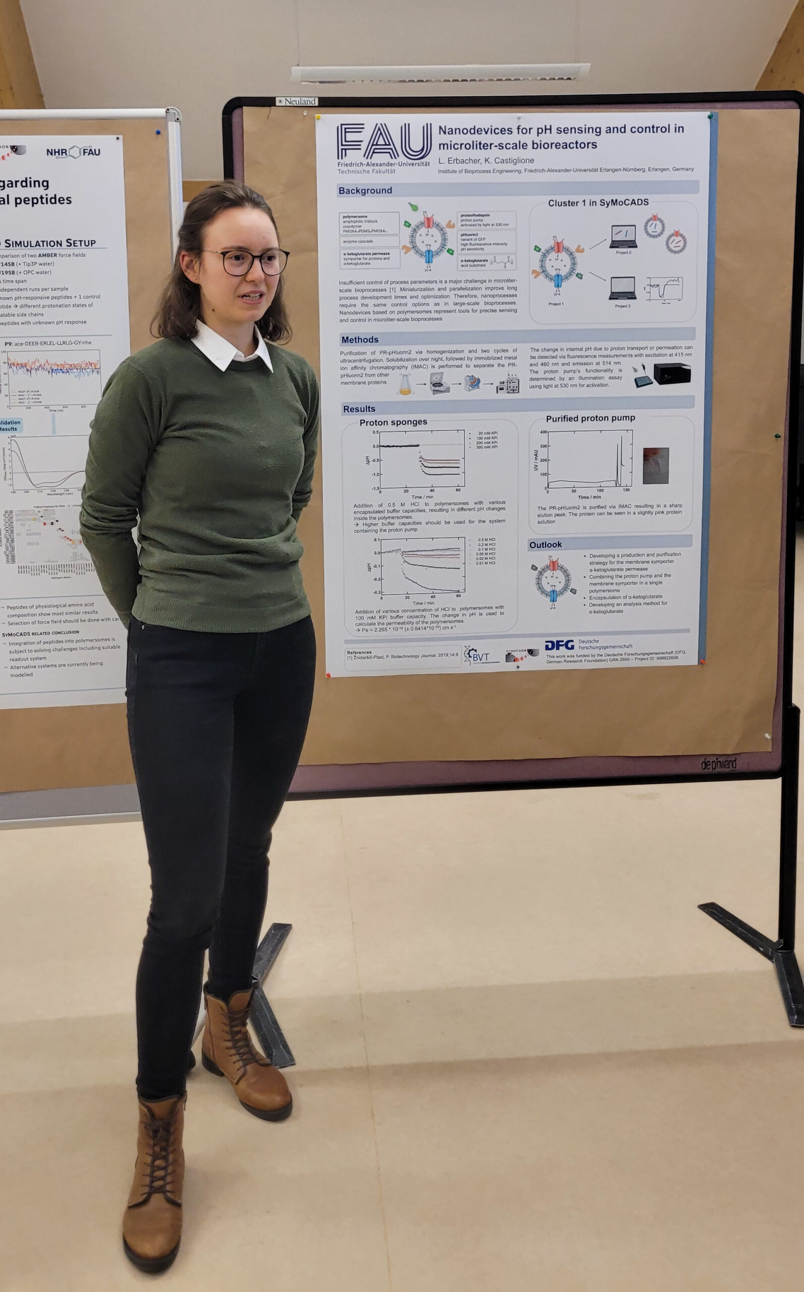 Lea Erbacher (female PhD student) during the flash talk 